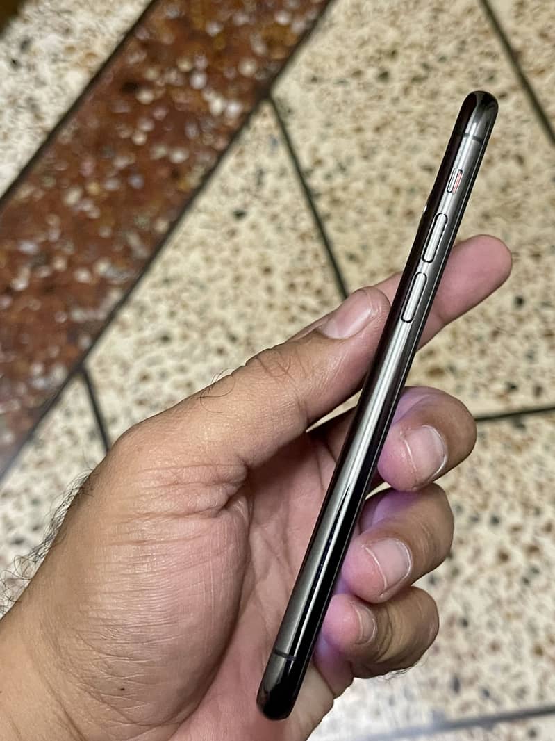 Apple iPhone 11 Pro 2