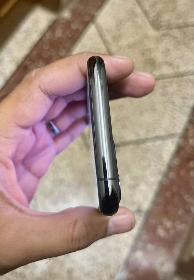 Apple iPhone 11 Pro 6
