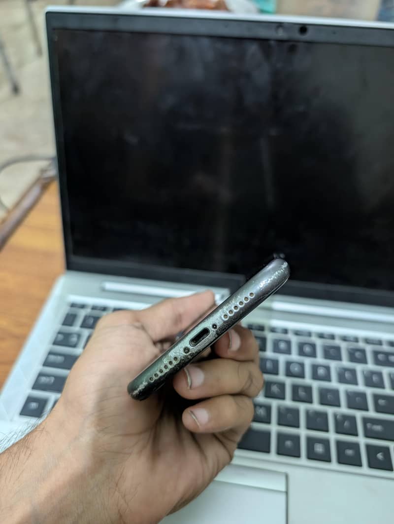 Apple iPhone 11 5