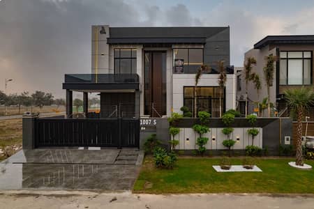 SYED BROTHERS PROUDLY OFFERS: 1-Kanal Elegant And Fully Maintained Modern Bungalow Is Available In The Best Block Of DHA Lahore | Mazhar Munir Design