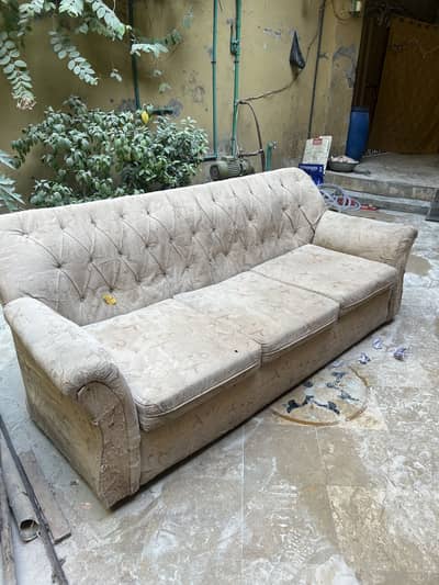 Sofa Set Ha Condition apk smny ha Thori rough condition ha bss