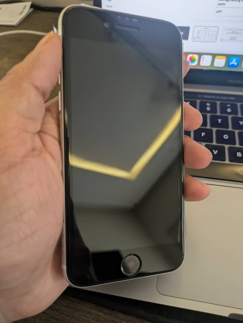 IPHONE SE2 (SPOT LESS) 0