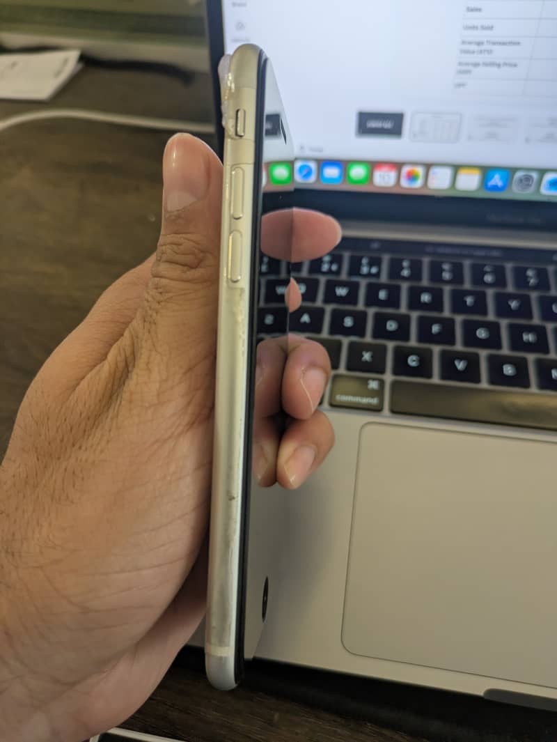 IPHONE SE2 (SPOT LESS) 1