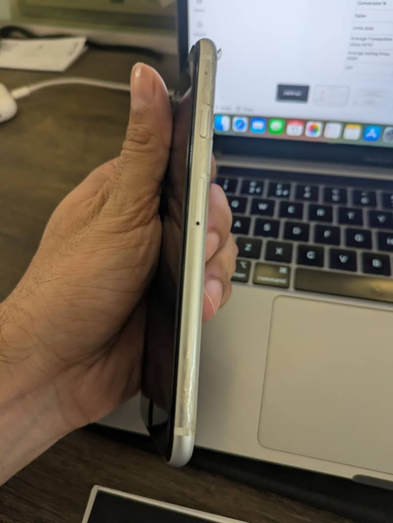 IPHONE SE2 (SPOT LESS) 2