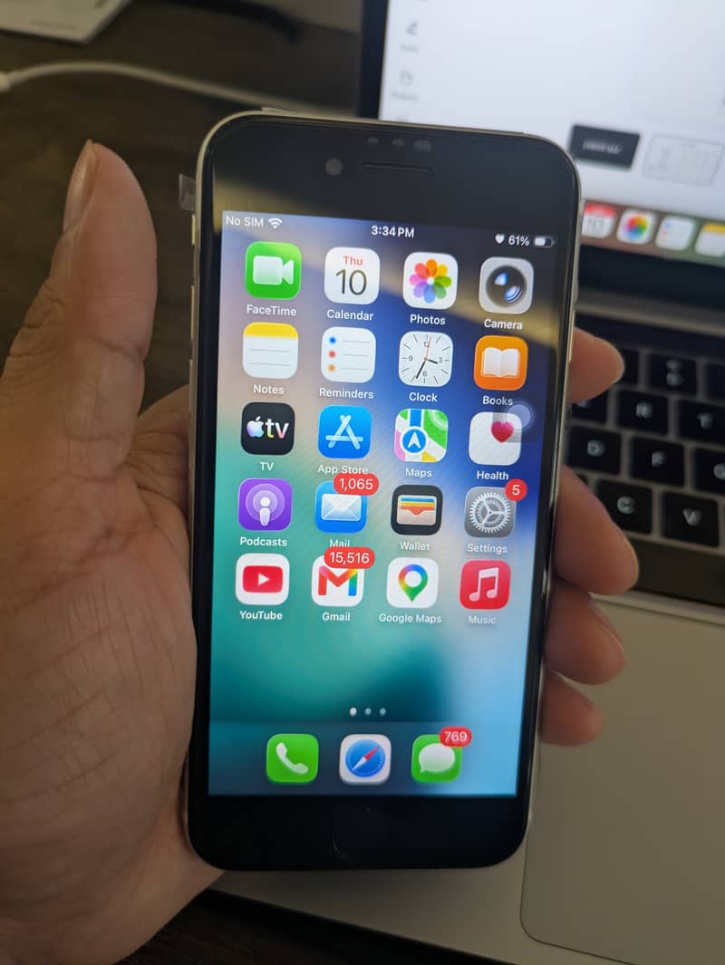IPHONE SE2 (SPOT LESS) 4