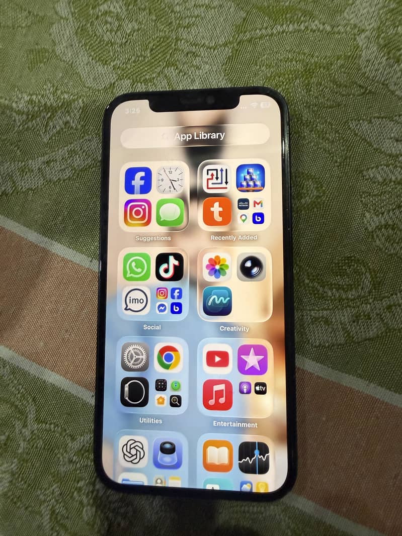 Apple iPhone 12 4