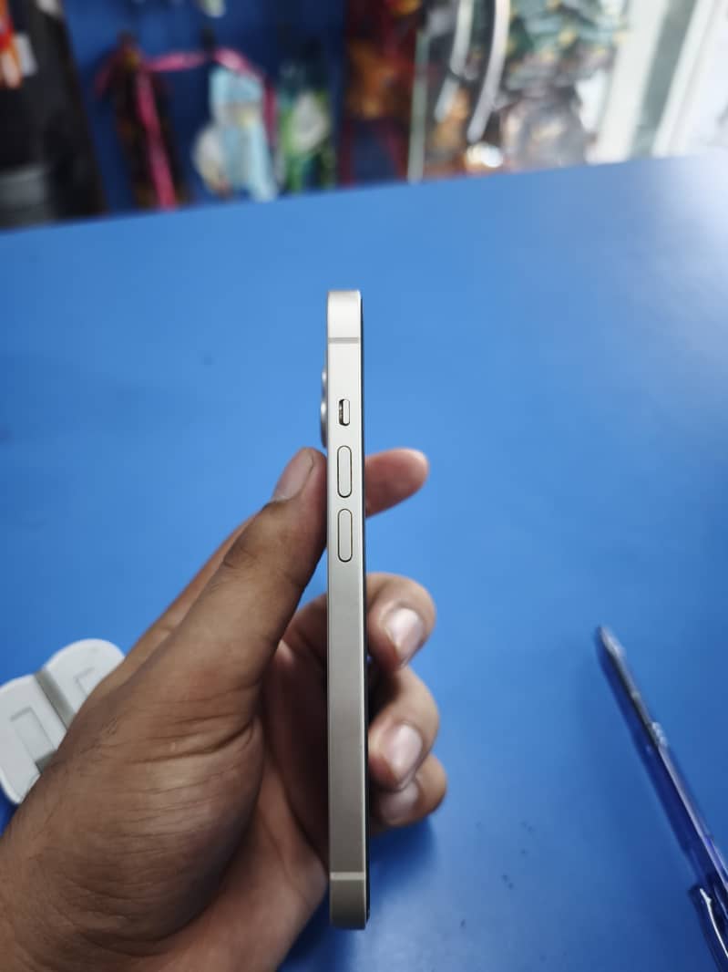 Apple iPhone 14 4