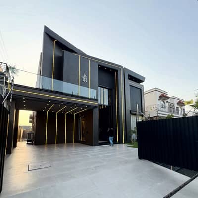 SYED BROTHERS PROUDLY OFFERS: 1-Kanal Elegant And Fully Maintained Modern Bungalow Is Available In The Best Block Of DHA Lahore.