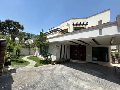 SYED BROTHERS PROUDLY OFFERS: 1-Kanal Elegant And Fully Maintained Bungalow Is Available In The Best Block Of DHA Lahore