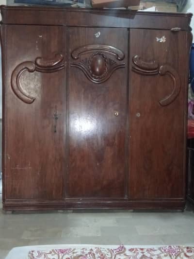 mujhy apna bed room set sell Karna hai