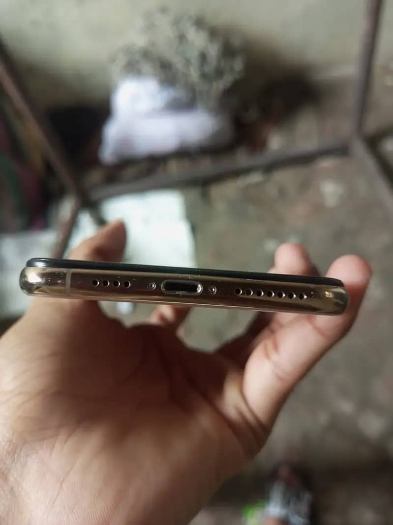 Apple iPhone XS 3
