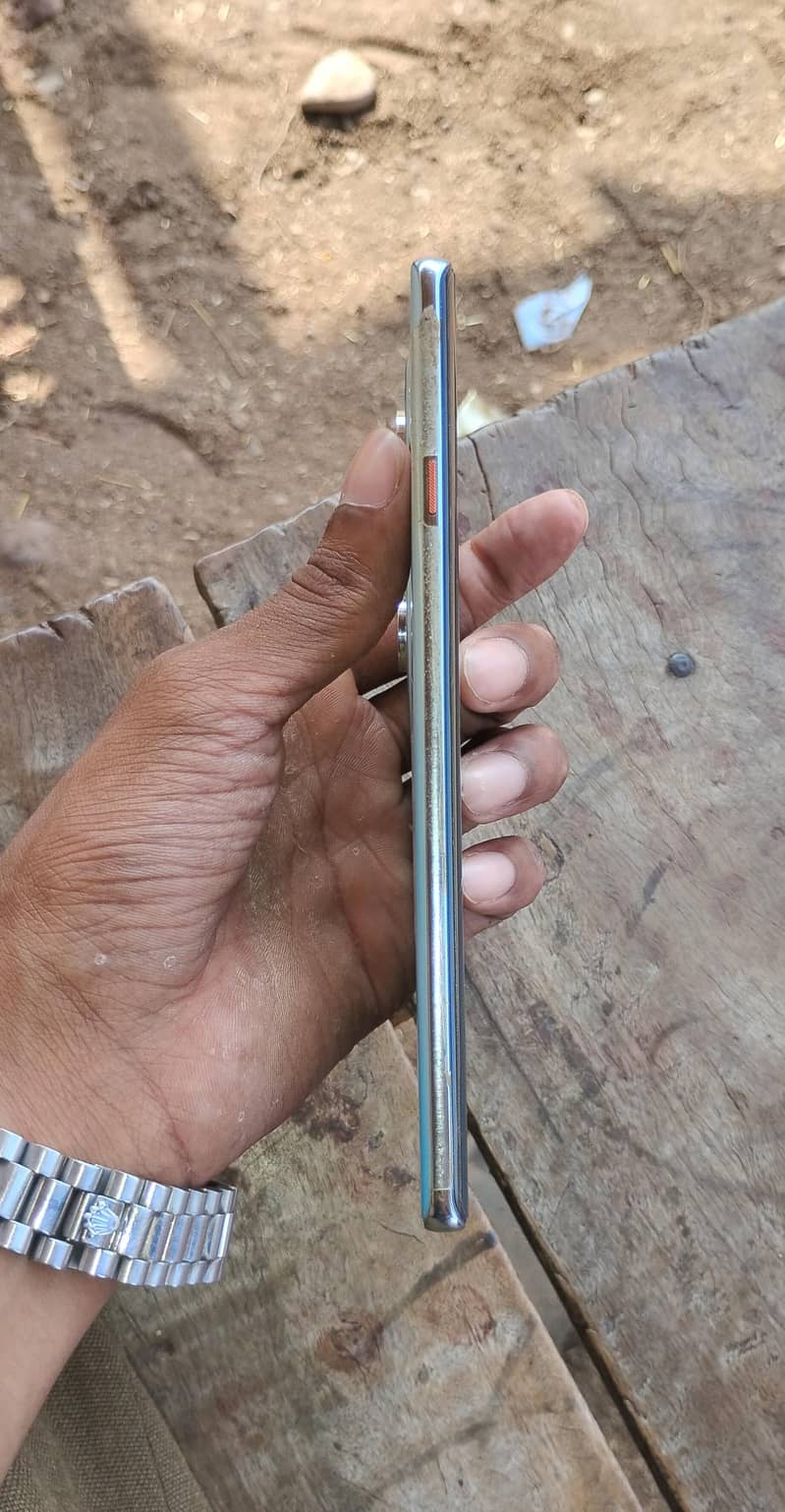 Tecno CAMON 40 Pro 1