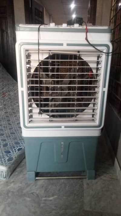 air cooler bilkul saf cooler hai koi masla ni mne 22000 ka Liya tha ab
