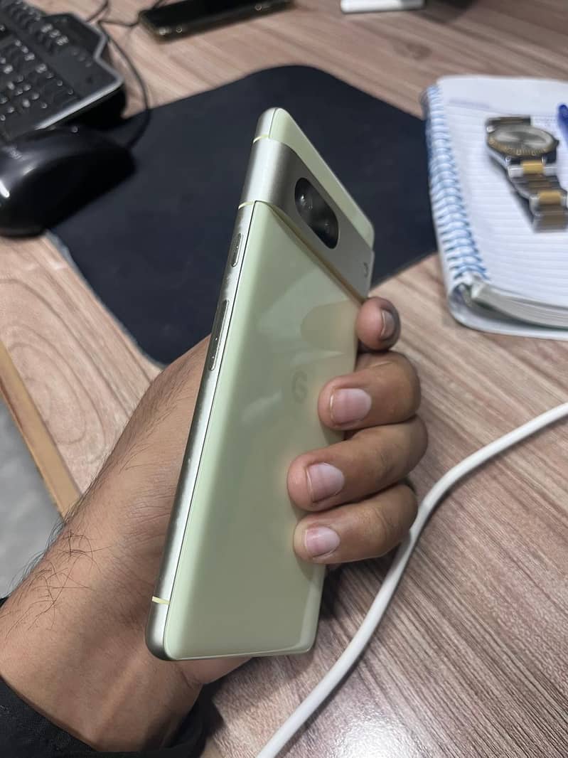 Google Pixel 7 4