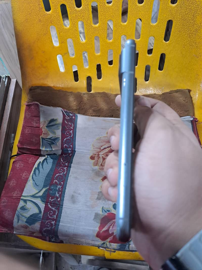 Google Pixel 8 4