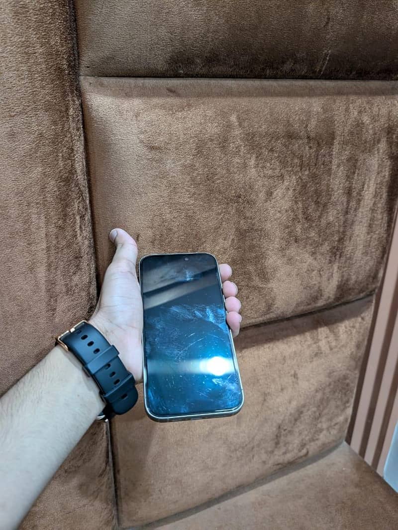 Apple iPhone 15 Pro 3
