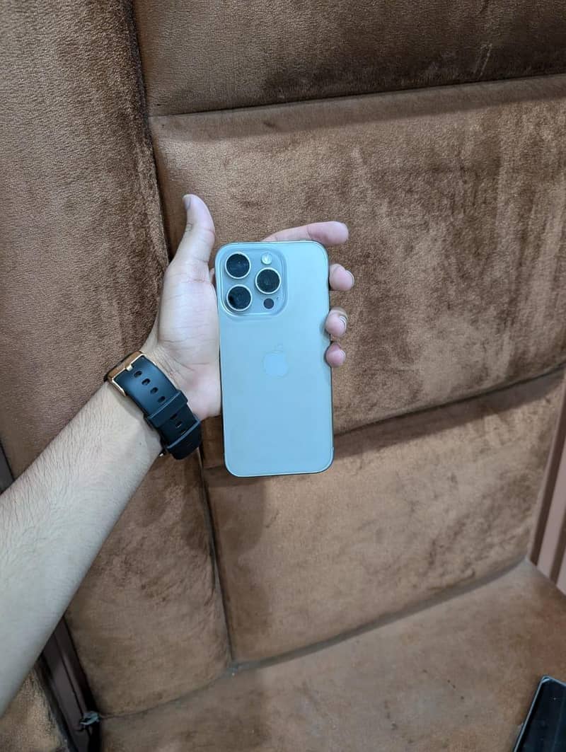 Apple iPhone 15 Pro 6