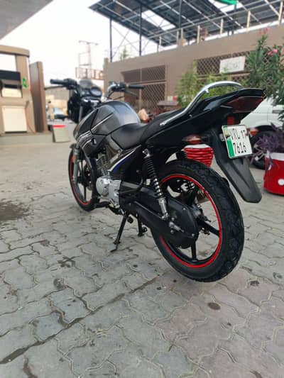 Yamaha ybr125 urgent for sale2017 model call m03226338725