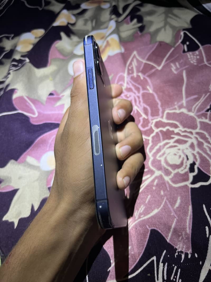 Apple iPhone 12 3