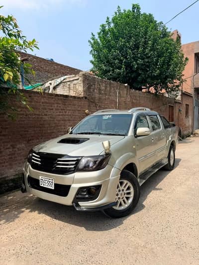 Toyota Hilux 2012 model 2016 import neat and clean