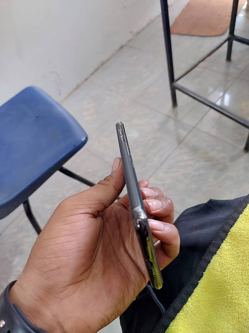 Apple iPhone 11 Pro Max 4