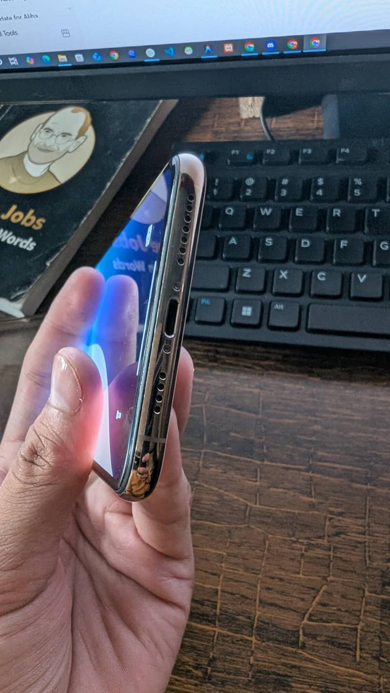 Apple iPhone XS Max 4