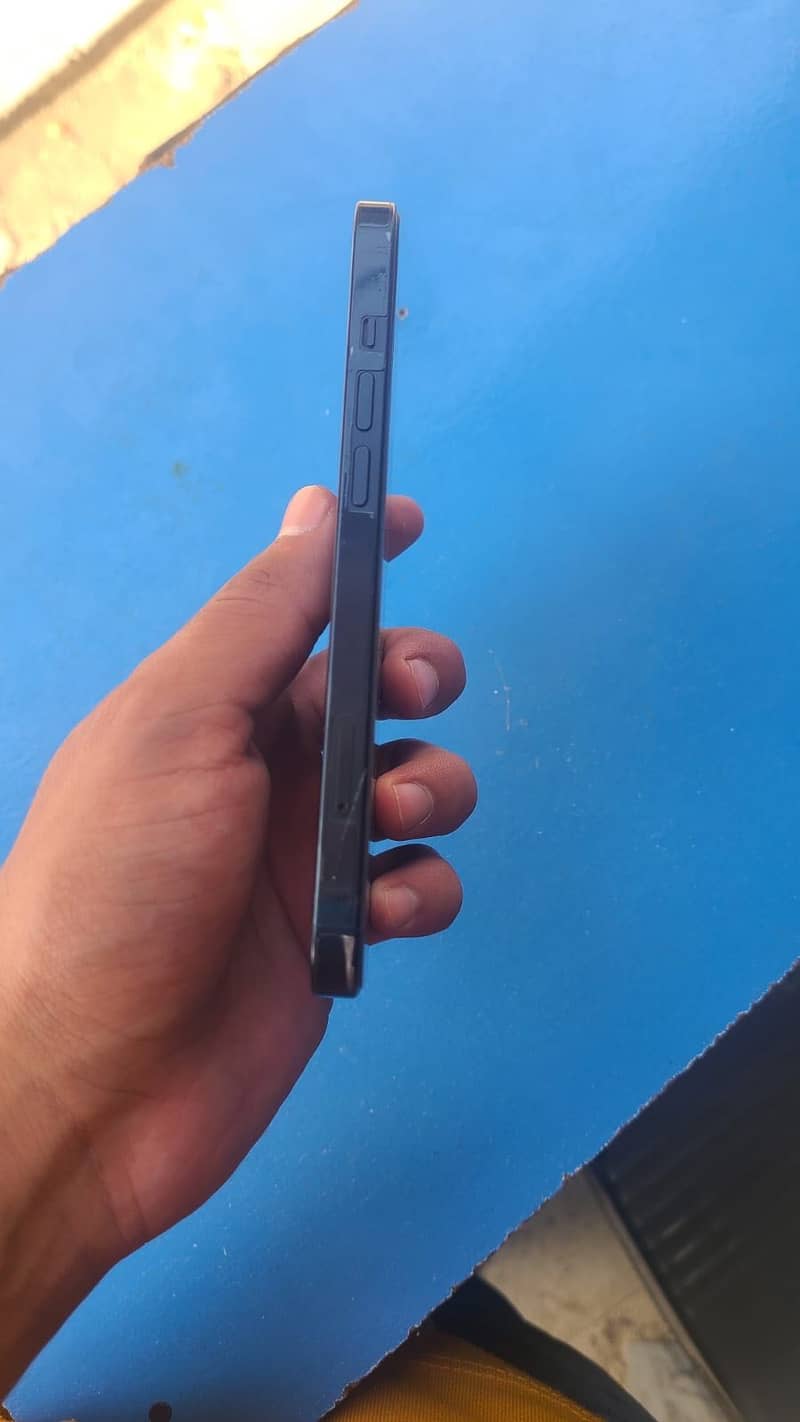 Apple iPhone 13 3