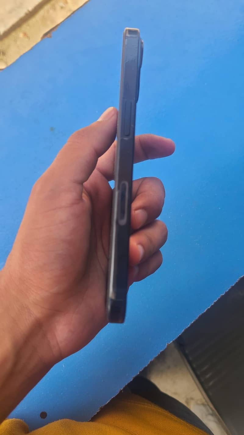 Apple iPhone 13 4