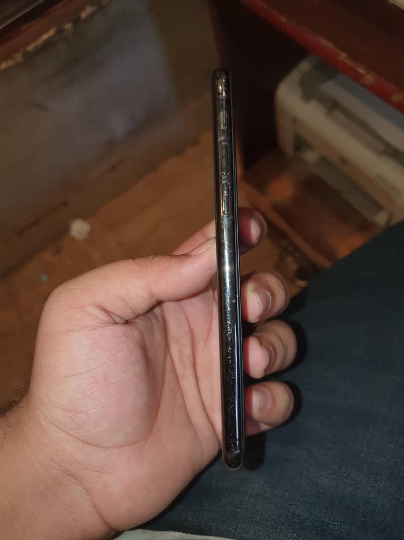 Apple iPhone X 3