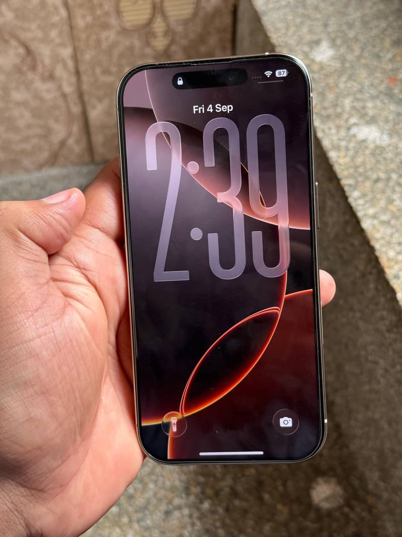 Apple iPhone 16 Pro 0