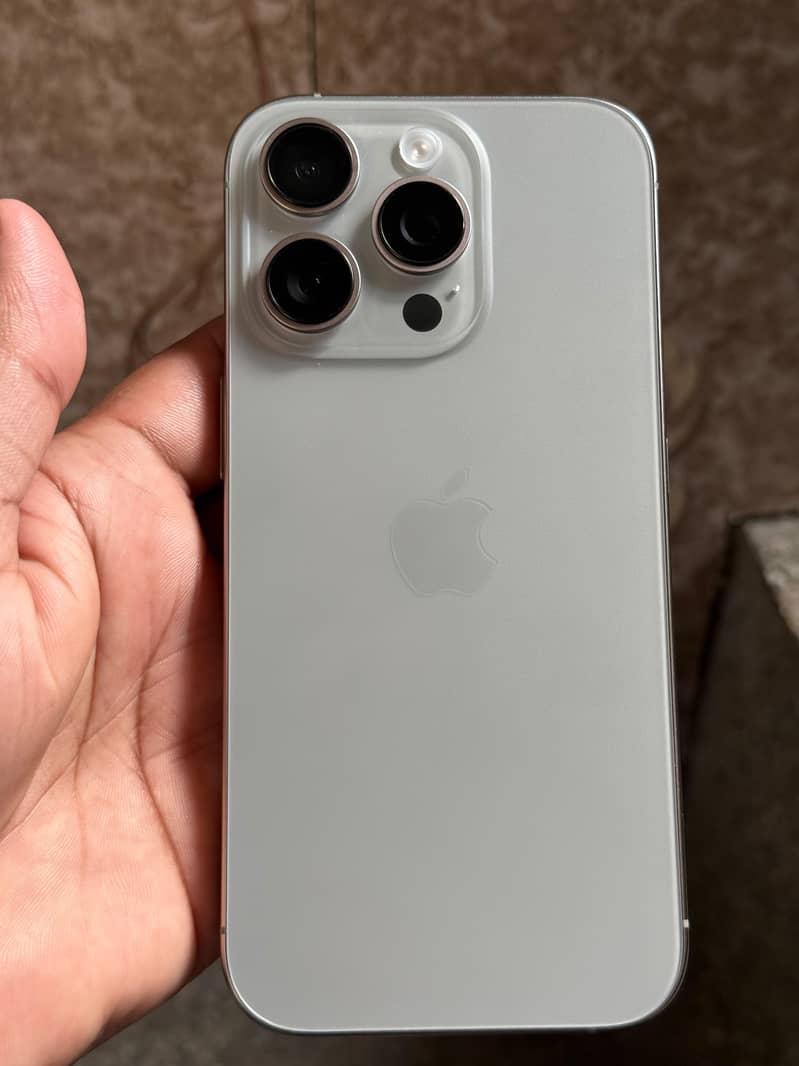 Apple iPhone 16 Pro 1