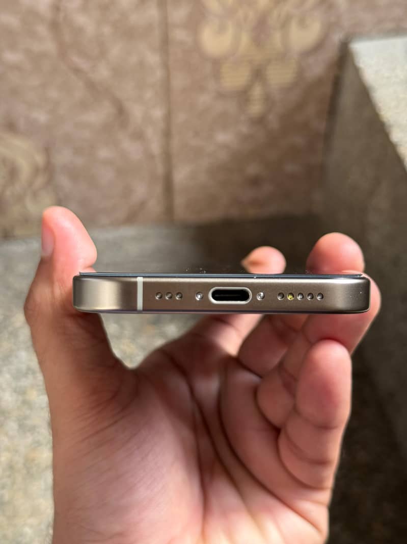 Apple iPhone 16 Pro 4