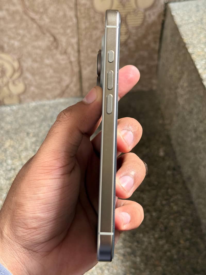 Apple iPhone 16 Pro 6
