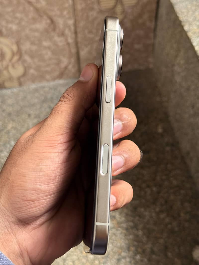 Apple iPhone 16 Pro 7