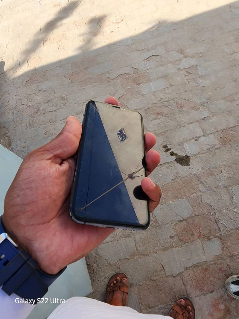 Apple iPhone 11 Pro 4