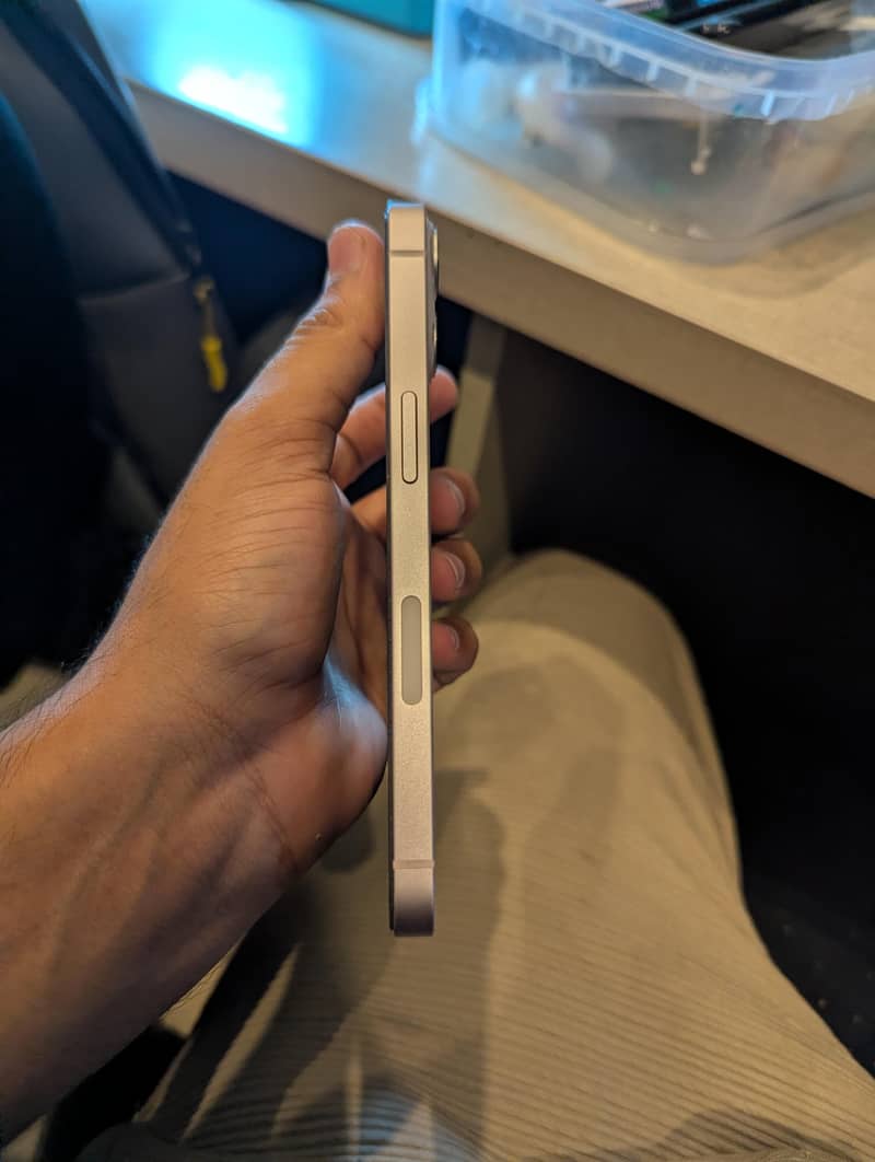 Apple iPhone 13 0