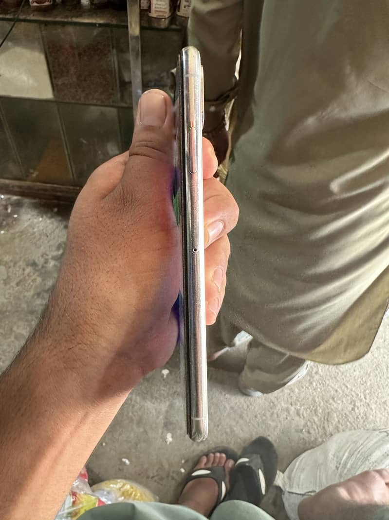 Apple iPhone XS Max 1