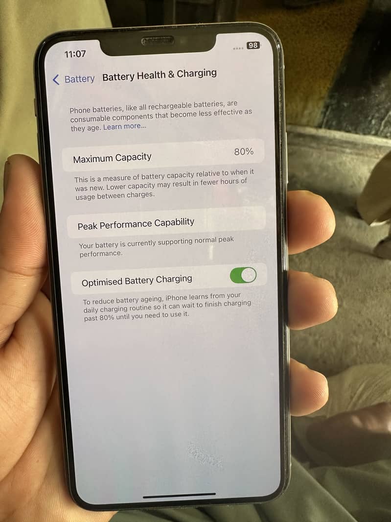 Apple iPhone XS Max 4