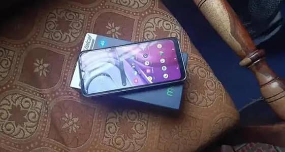 selling my perfectly working motog20 with extremely clean body