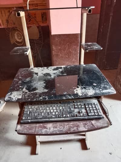 Computer Table Available for Sale