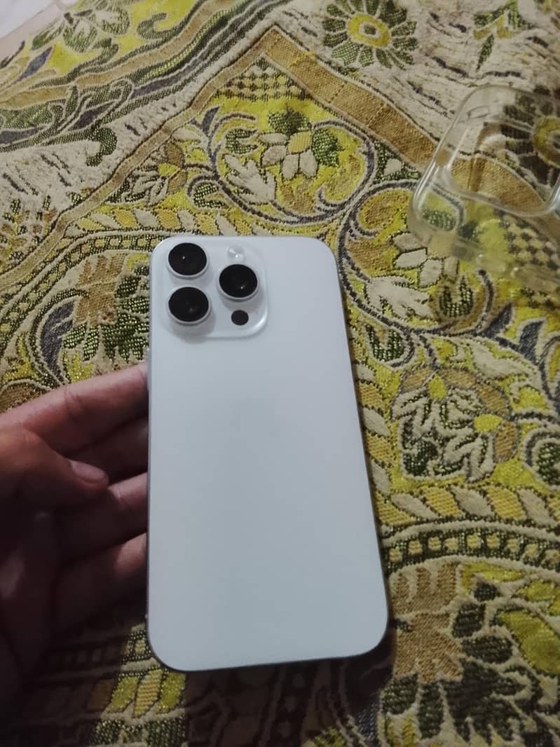Apple iPhone 16 Pro 0