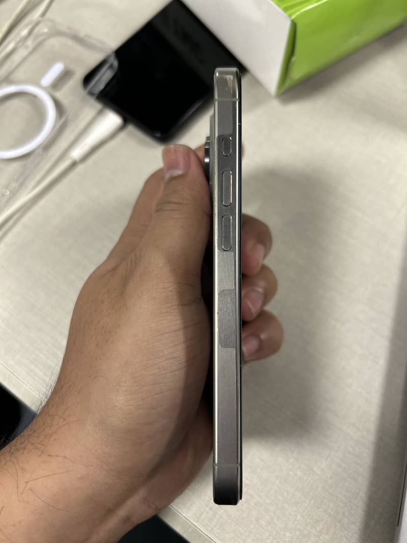 Apple iPhone 15 Pro 3
