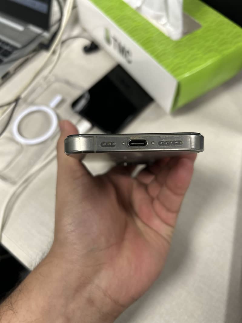 Apple iPhone 15 Pro 4