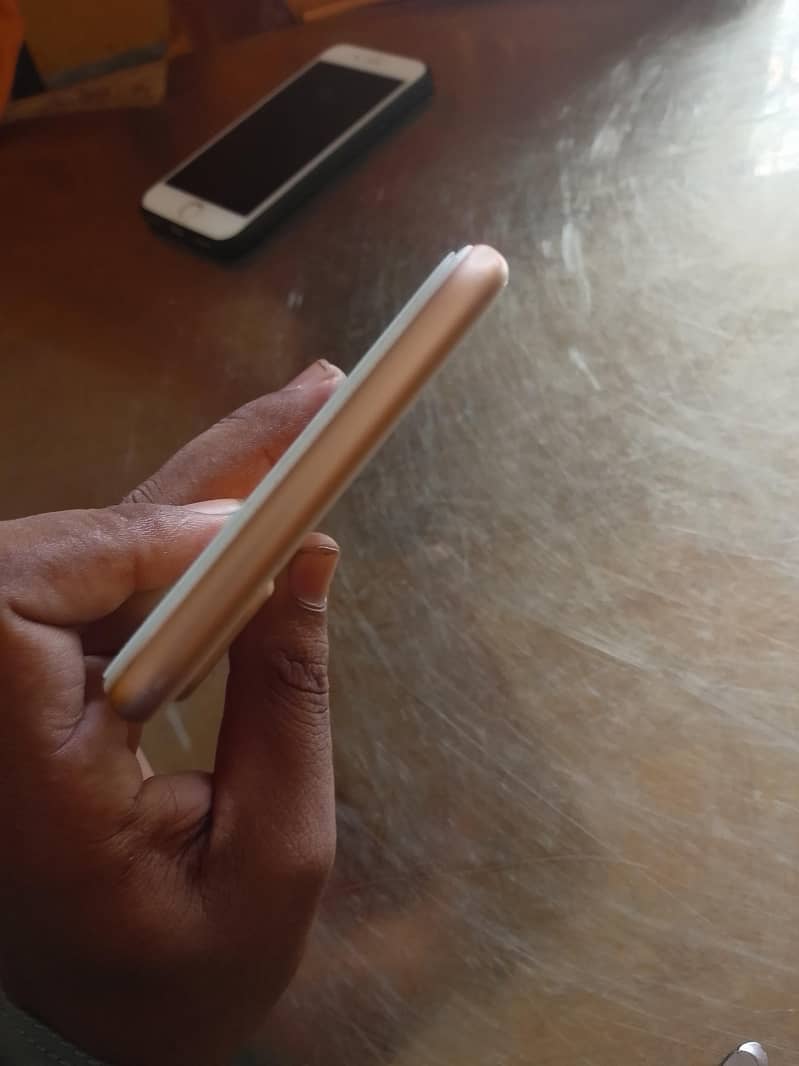 Apple iPhone 8 Plus 1