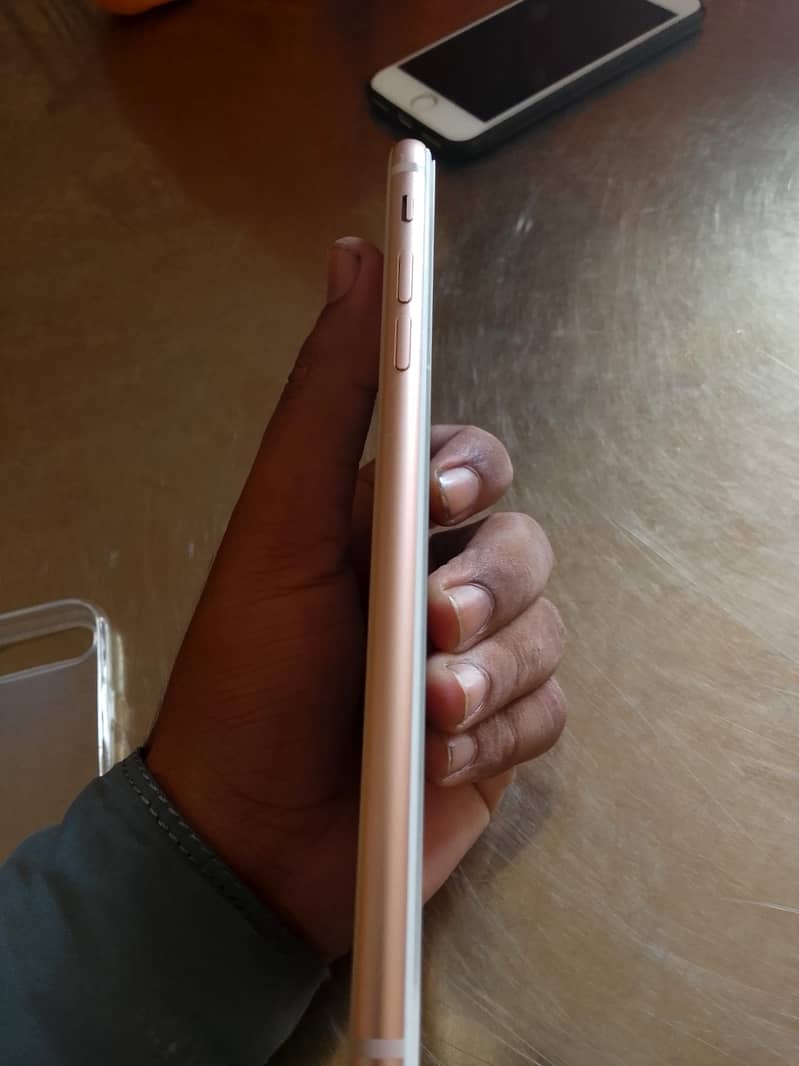 Apple iPhone 8 Plus 2