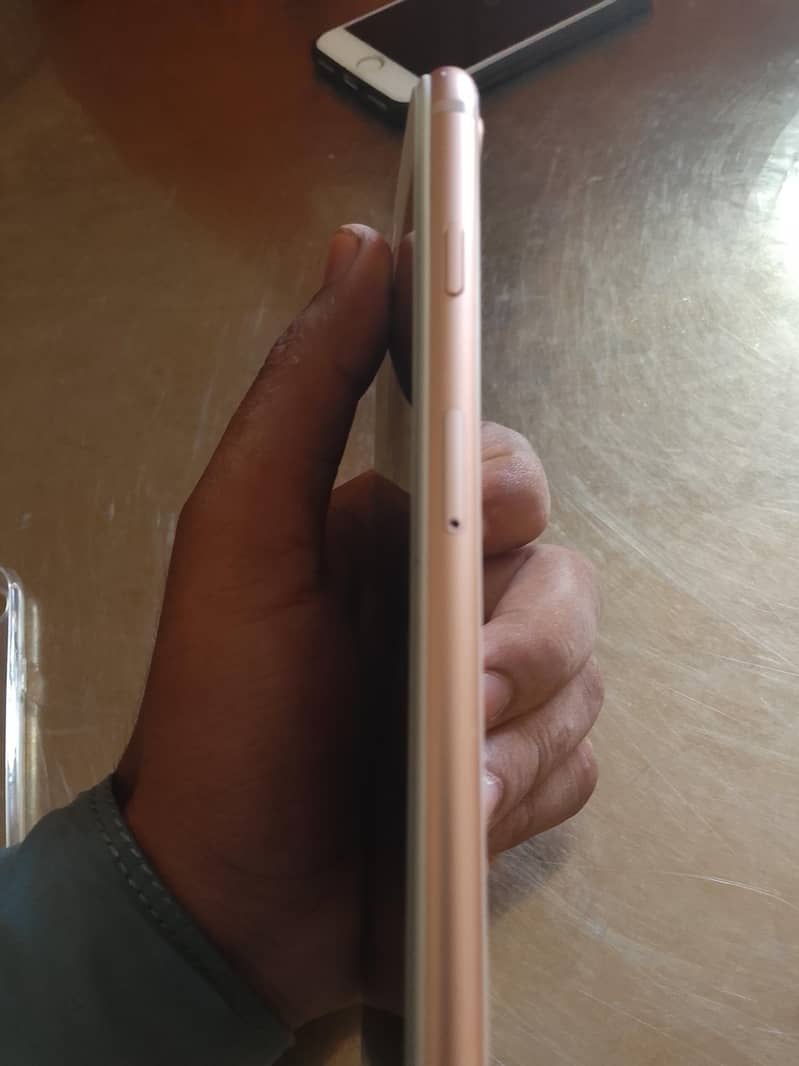Apple iPhone 8 Plus 3