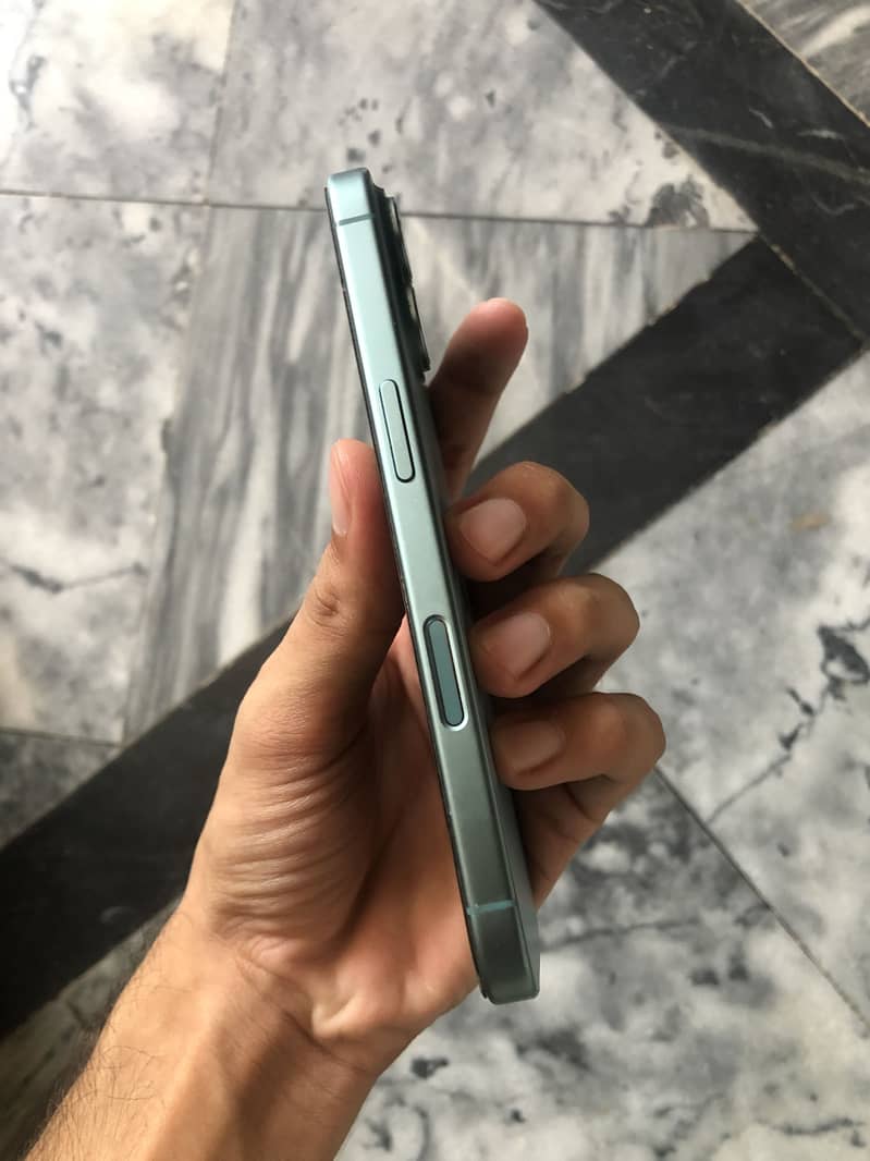 Apple iPhone 16 1