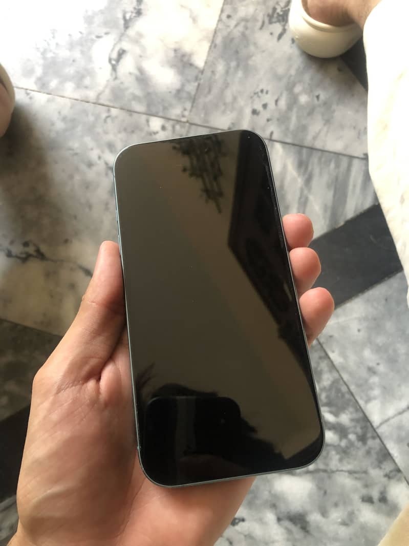 Apple iPhone 16 4