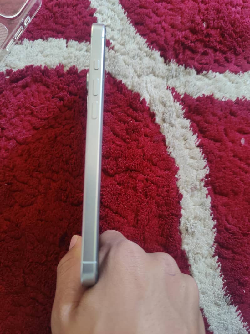 Apple iPhone 16 Pro Max 4
