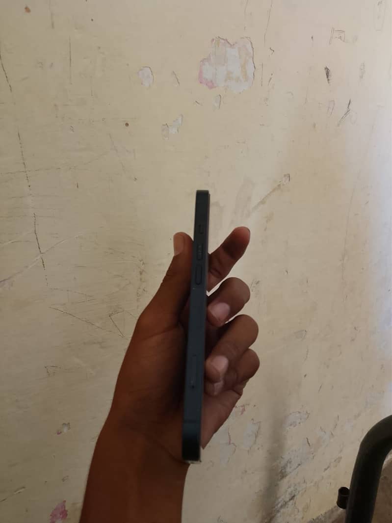 Apple iPhone 13 4